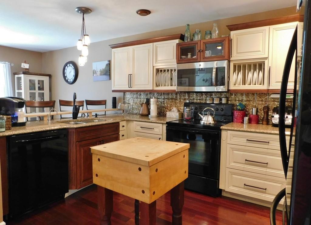 16 Windpath West, Unit 16 West Springfield, MA 01089 - Photo 3 of 27 Gallery Image 3
