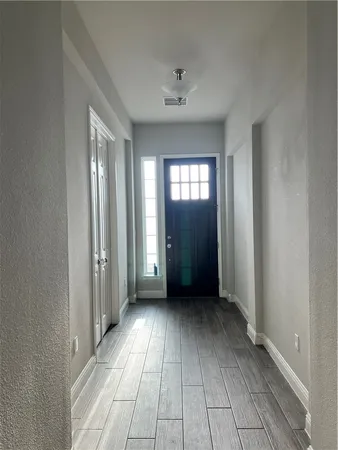 a view of entryway with window