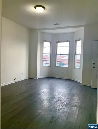 $2,500 | 165 Sherman Avenue, Unit 2, Newark, NJ 07114