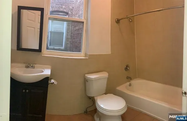 $2,500 | 165 Sherman Avenue, Unit 2, Newark, NJ 07114
