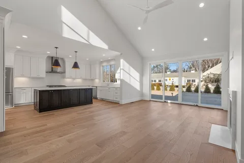 $1,260,000 | 1060 Grove Street, Unit 21, Framingham, MA 01701