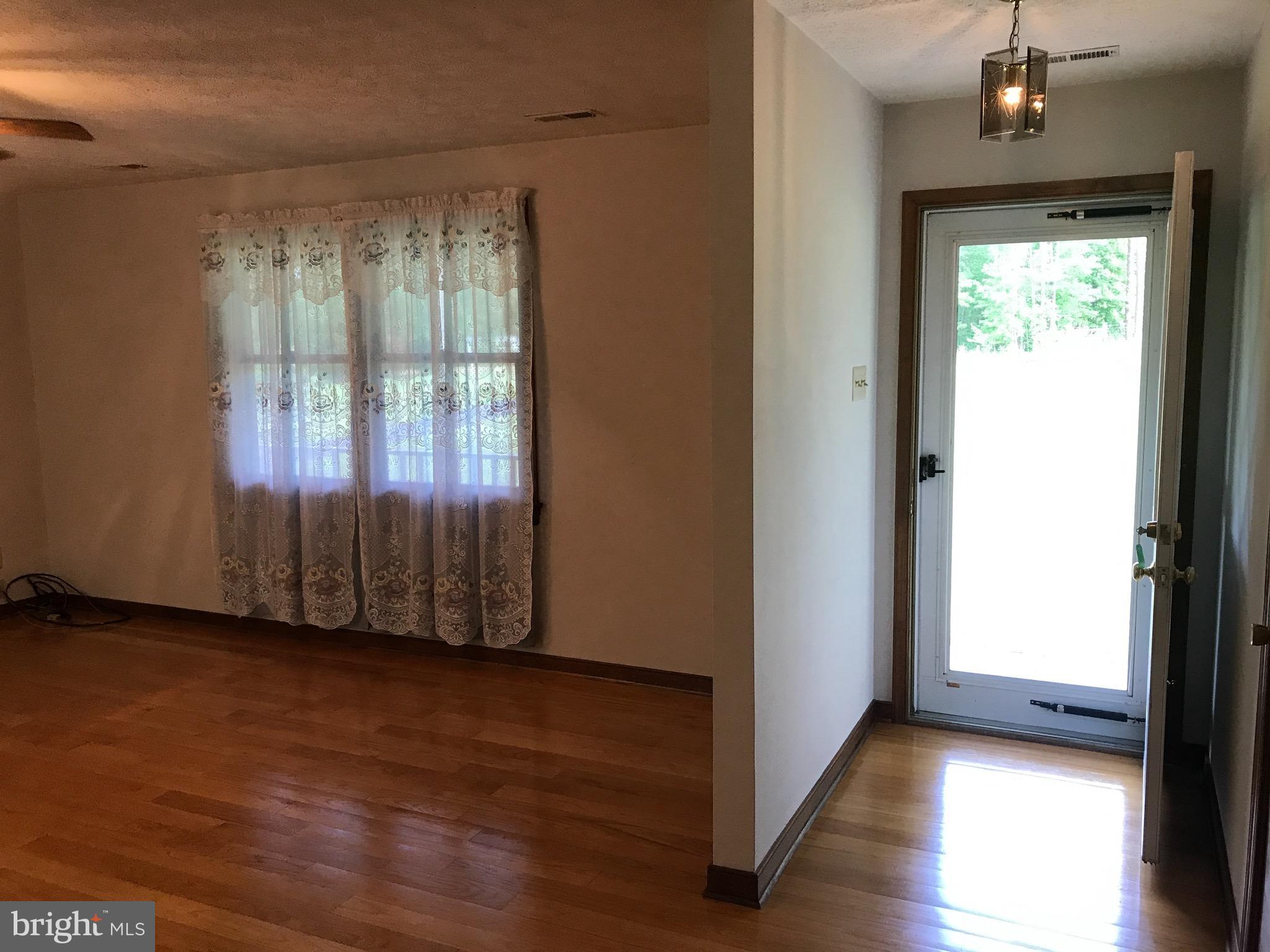1494 Gardners Road Mineral, VA 23117 - Photo 6 of 27 Living Room