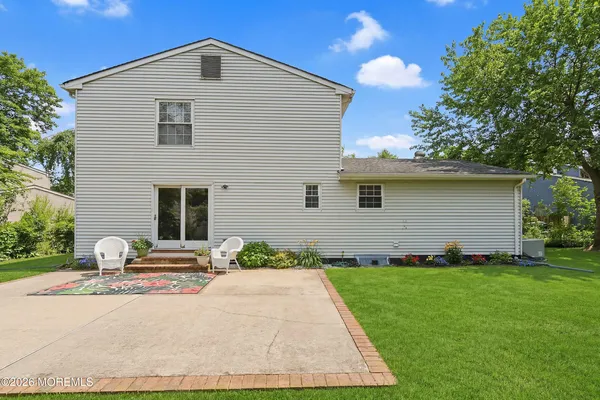 a front view of house with yard