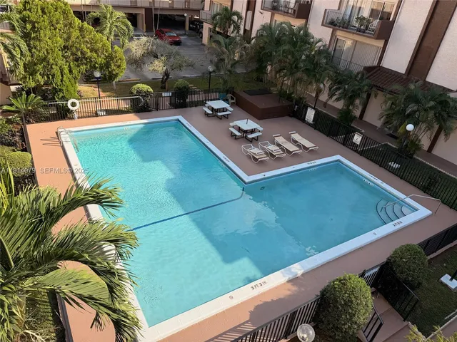 $1,700 | 1950 West 54th Street, Unit 413, Hialeah, FL 33012