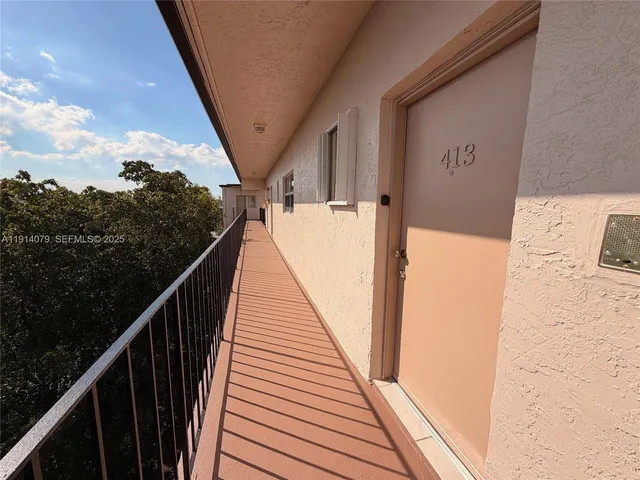 $1,700 | 1950 West 54th Street, Unit 413, Hialeah, FL 33012