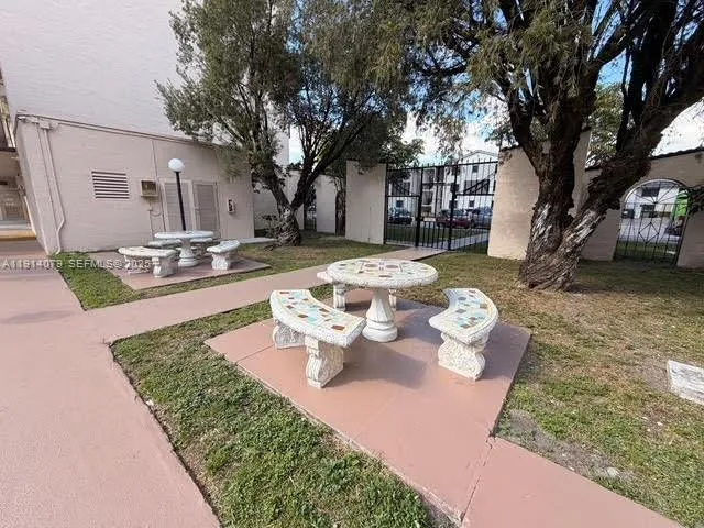 $1,700 | 1950 West 54th Street, Unit 413, Hialeah, FL 33012