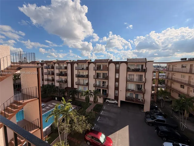 $1,700 | 1950 West 54th Street, Unit 413, Hialeah, FL 33012