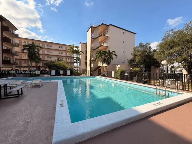 $1,700 | 1950 West 54th Street, Unit 413, Hialeah, FL 33012