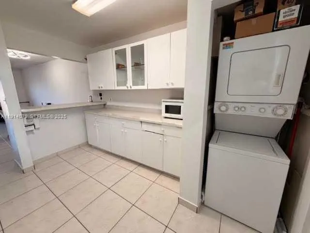 $1,700 | 1950 West 54th Street, Unit 413, Hialeah, FL 33012