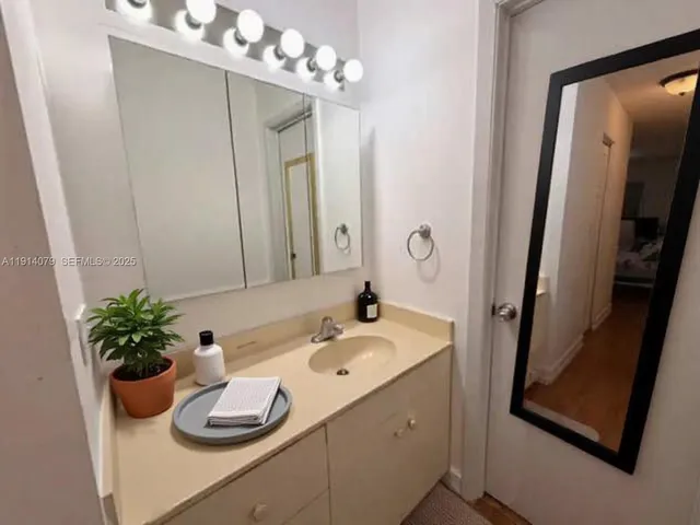 $1,700 | 1950 West 54th Street, Unit 413, Hialeah, FL 33012