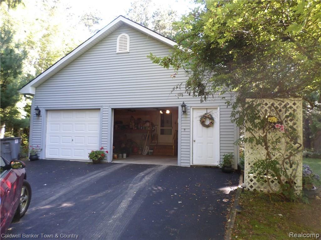8840 Evergreen Road Brighton, MI 48116 - Photo 2 of 11 SAM_1530.JPG