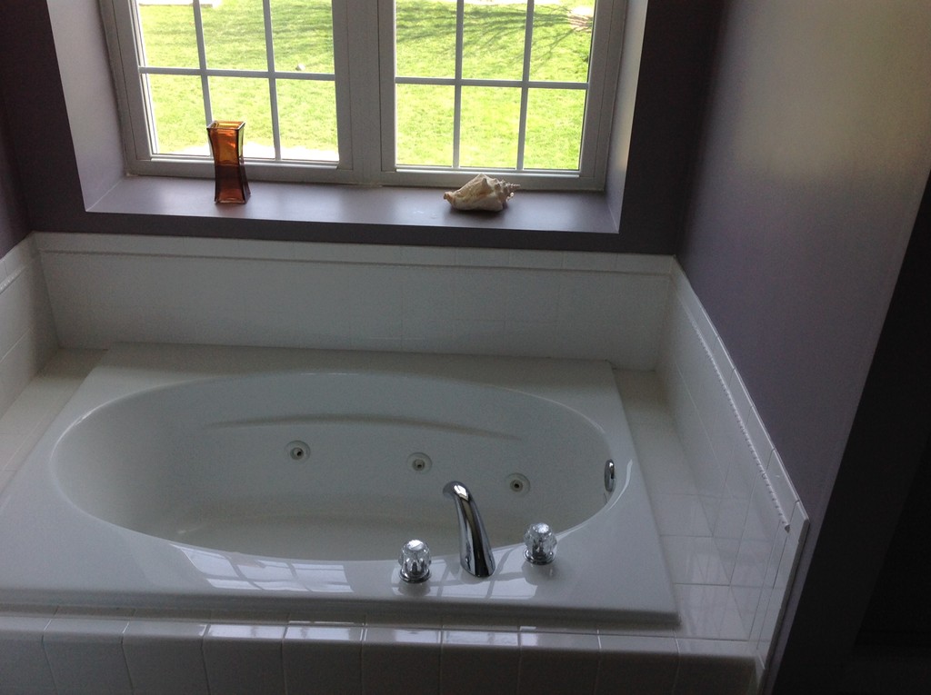 44 Tobin Road Leicester, MA 01611 - Photo 28 of 30 a bathroom with a window
