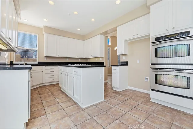 $799,900 | 14845 Shetland Lane, Fontana, CA 92336