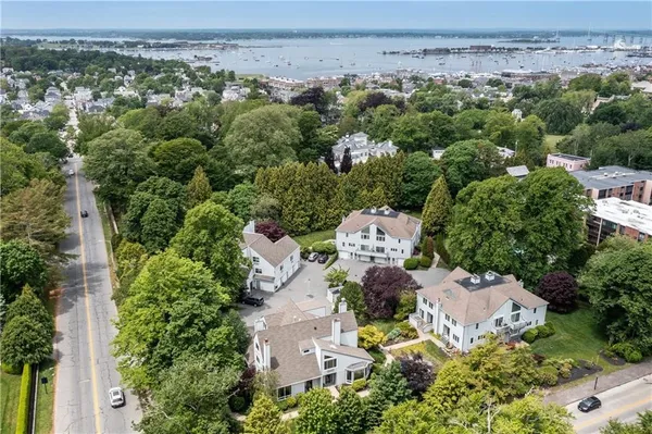 $2,800 | 421 Bellevue Avenue, Unit 3C, Newport, RI 02840