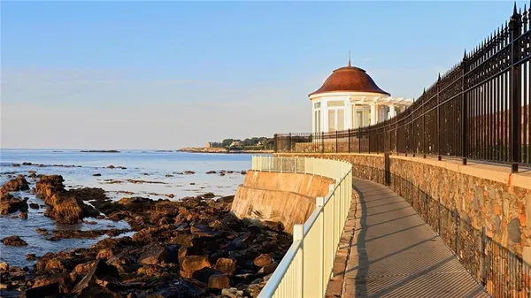 $2,800 | 421 Bellevue Avenue, Unit 3C, Newport, RI 02840
