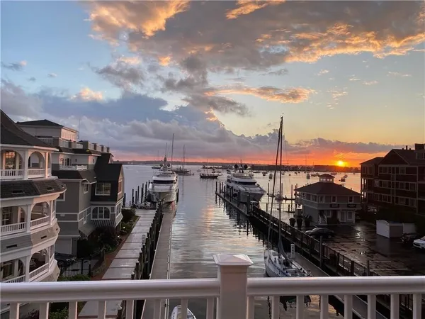 $2,800 | 421 Bellevue Avenue, Unit 3C, Newport, RI 02840