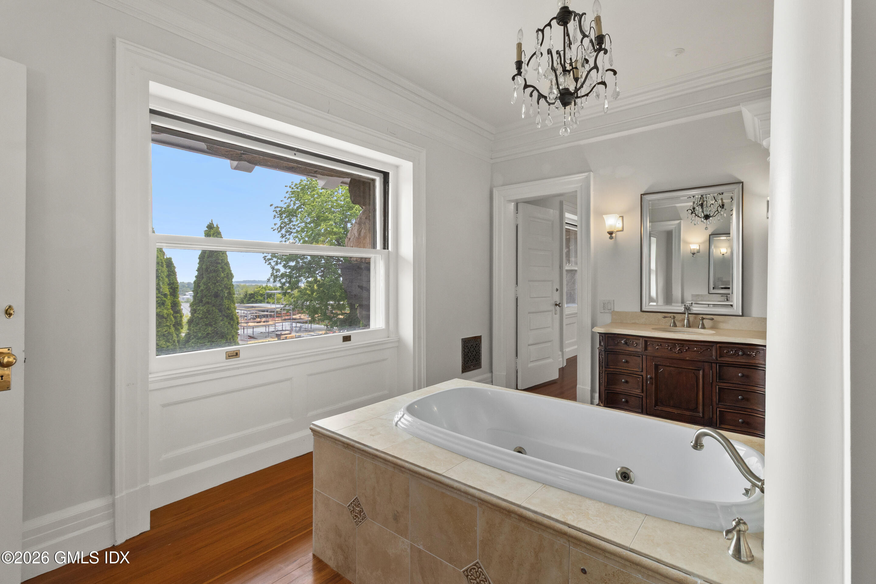 432 Field Point Road Greenwich, CT 06830 - Photo 37 of 49 Bathroom/Second floor