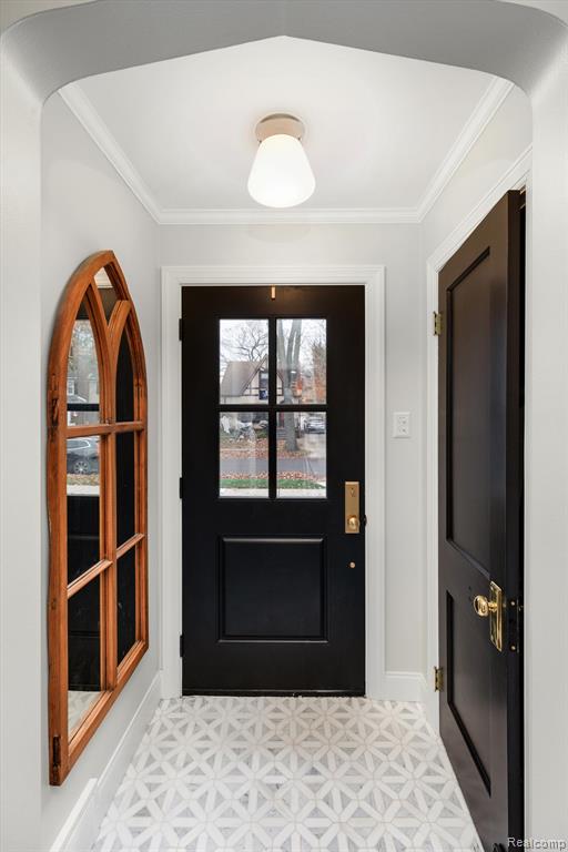 1616 Roslyn Road Grosse Pointe Woods, MI 48236 - Photo 4 of 23