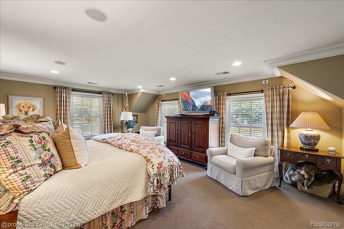 135 Clifton Road Bloomfield Hills, MI 48301 - Photo 33 of 77 Carpeted room featuring recessed lighting, crown molding, and multiple windows with blinds