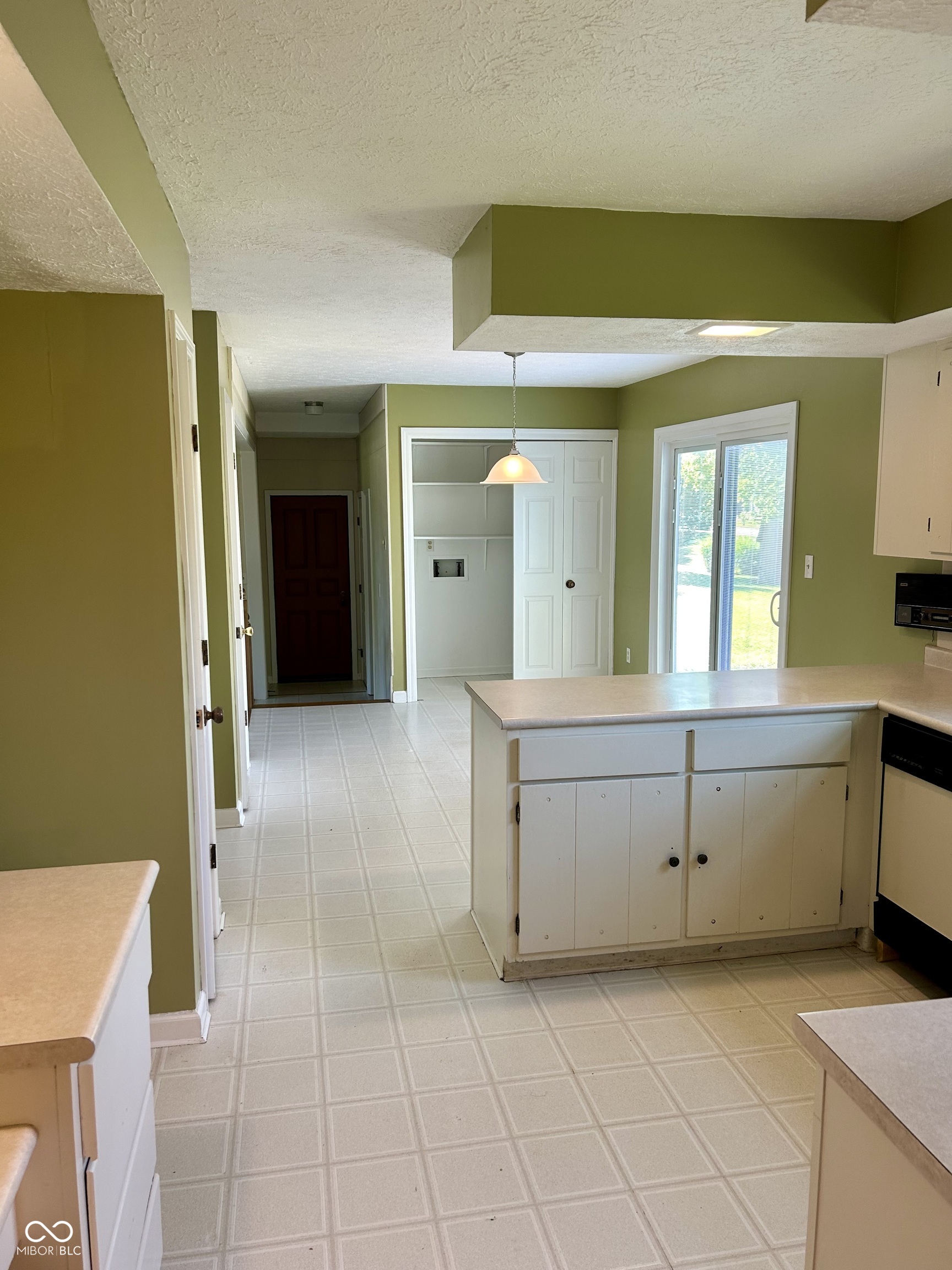4 Sycamore Road Carmel, IN 46033 - Photo 4 of 17 Gallery Image 4