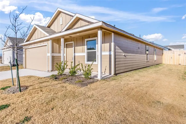 $1,895 | 11570 Antrim Place, Rhome, TX 76078