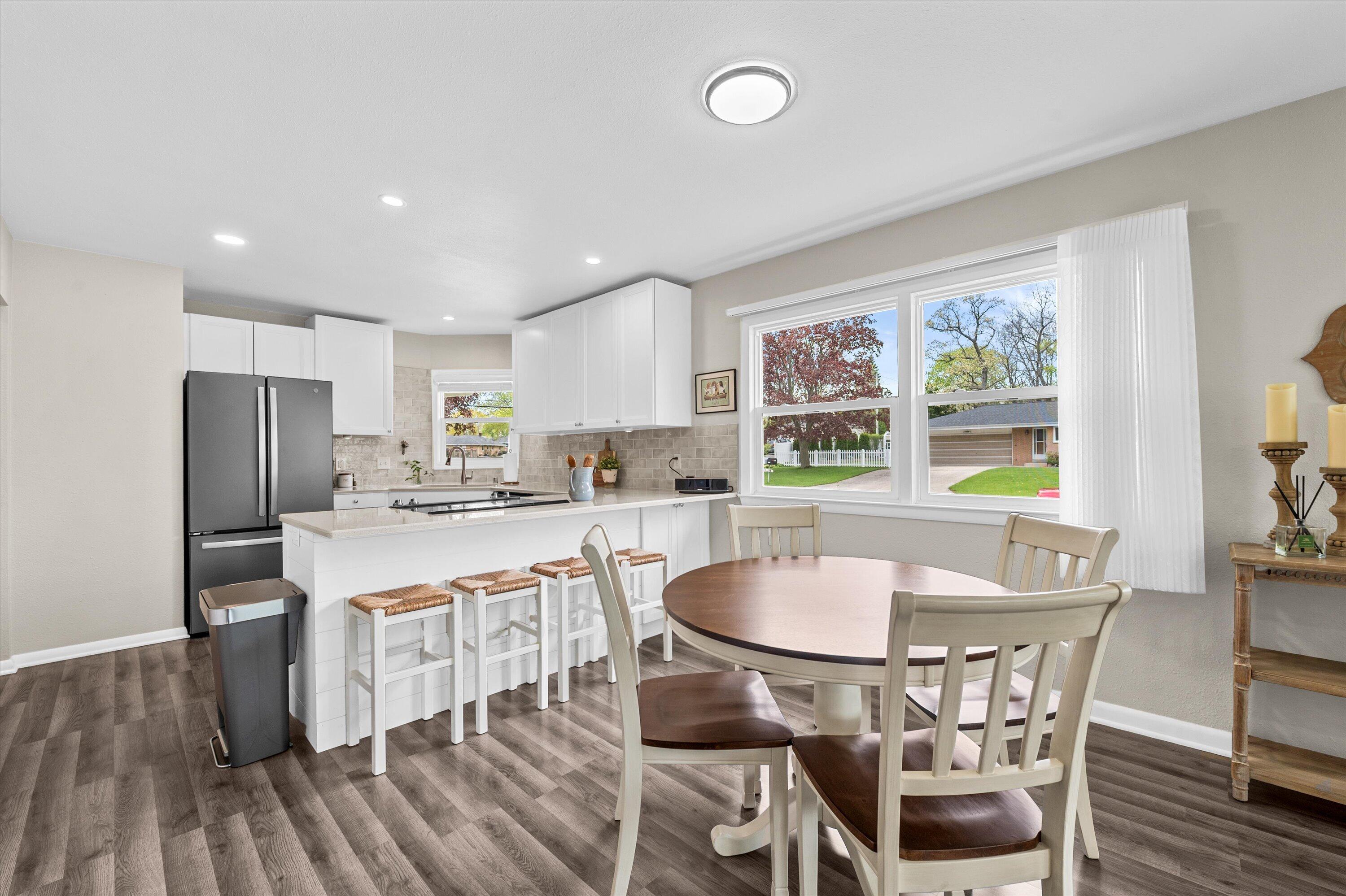 7729 West Cold Spring Road Greenfield, WI 53220 - Photo 8 of 31 Kitchen/dining