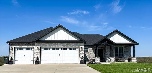 $774,900 | 303 Orange Bowl Drive, Cape Girardeau, MO 63701