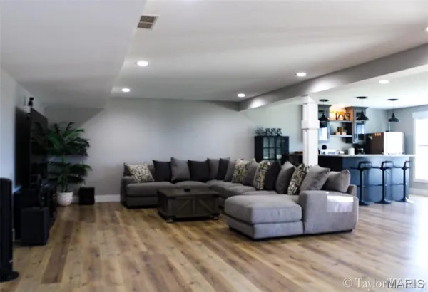 $774,900 | 303 Orange Bowl Drive, Cape Girardeau, MO 63701