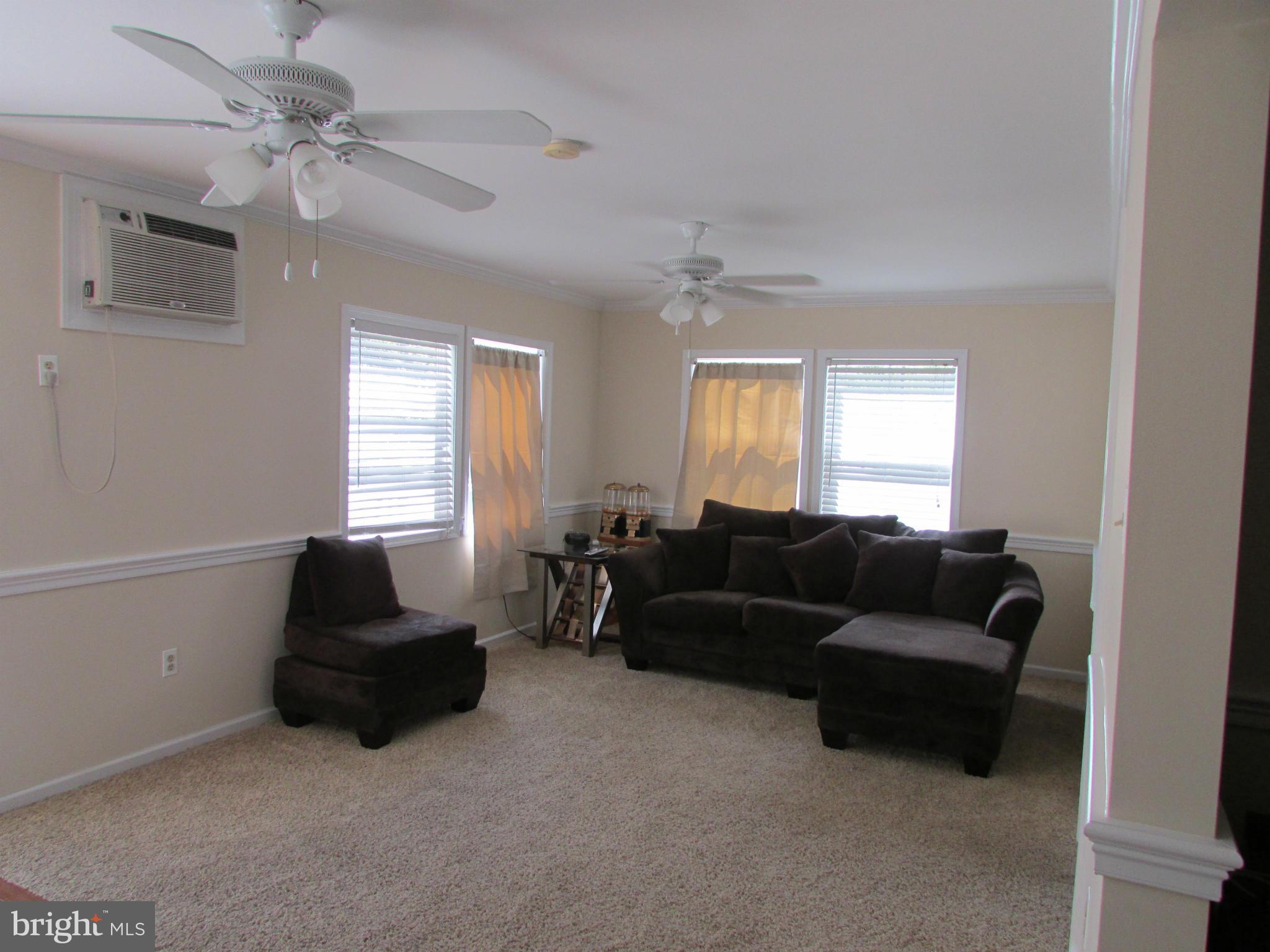 18 Ridge Road, Unit L Greenbelt, MD 20770 - Photo 8 of 16 Family Room