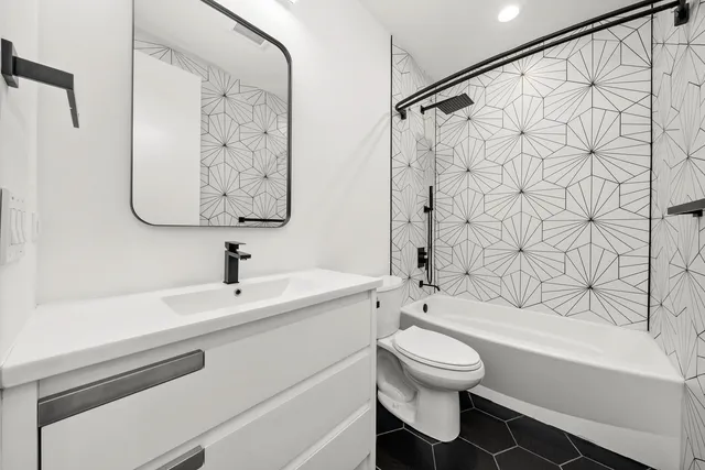 $499,000 | 5824 North Lincoln Avenue, Unit 2S, Chicago, IL 60659