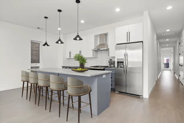 $499,000 | 5824 North Lincoln Avenue, Unit 2S, Chicago, IL 60659