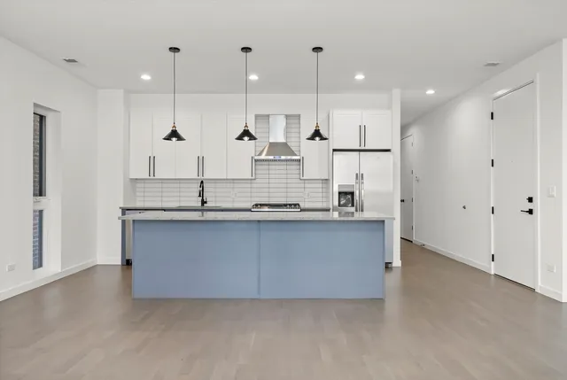 $499,000 | 5824 North Lincoln Avenue, Unit 2S, Chicago, IL 60659