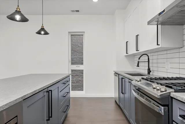 $499,000 | 5824 North Lincoln Avenue, Unit 2S, Chicago, IL 60659