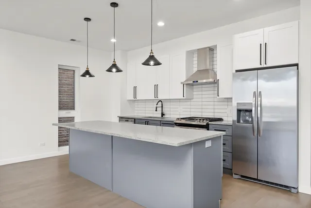 $499,000 | 5824 North Lincoln Avenue, Unit 2S, Chicago, IL 60659