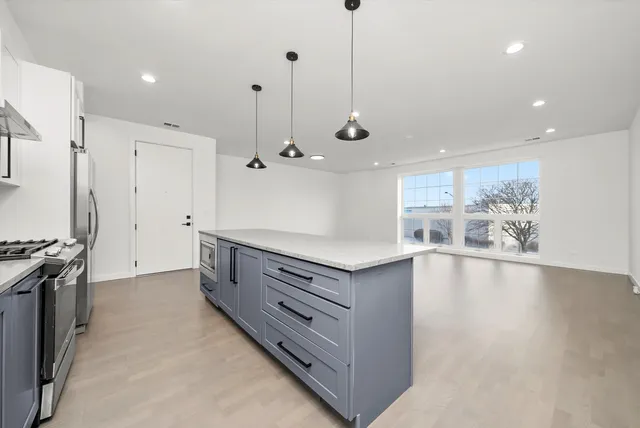 $499,000 | 5824 North Lincoln Avenue, Unit 2S, Chicago, IL 60659