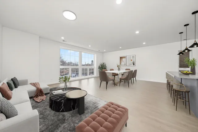 $499,000 | 5824 North Lincoln Avenue, Unit 2S, Chicago, IL 60659