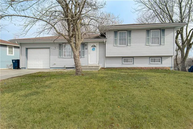 $250,000 | 7307 Northwest Winter Avenue, Kansas City, MO 64152