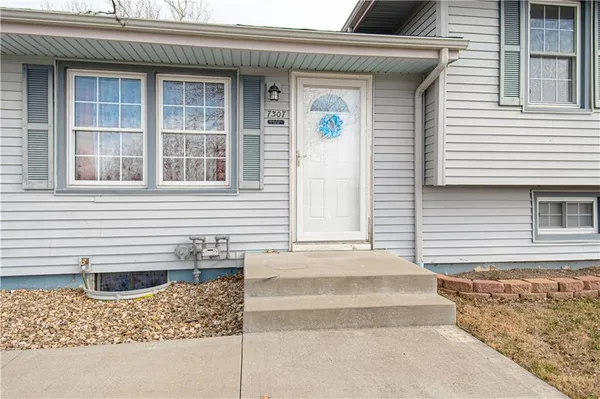$250,000 | 7307 Northwest Winter Avenue, Kansas City, MO 64152