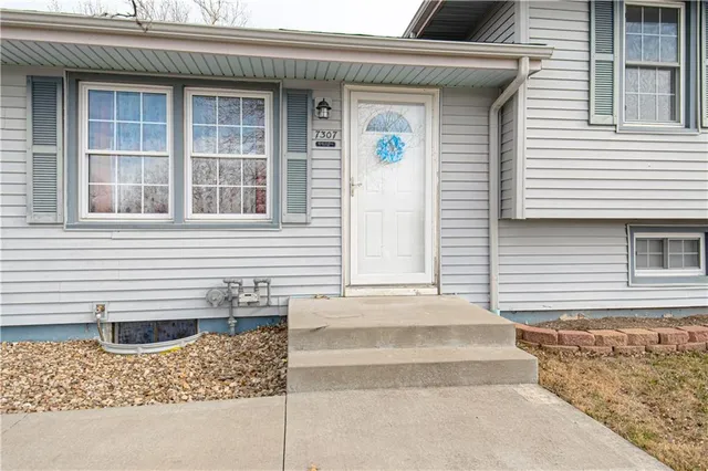 $250,000 | 7307 Northwest Winter Avenue, Kansas City, MO 64152