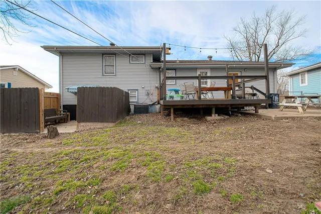 $250,000 | 7307 Northwest Winter Avenue, Kansas City, MO 64152