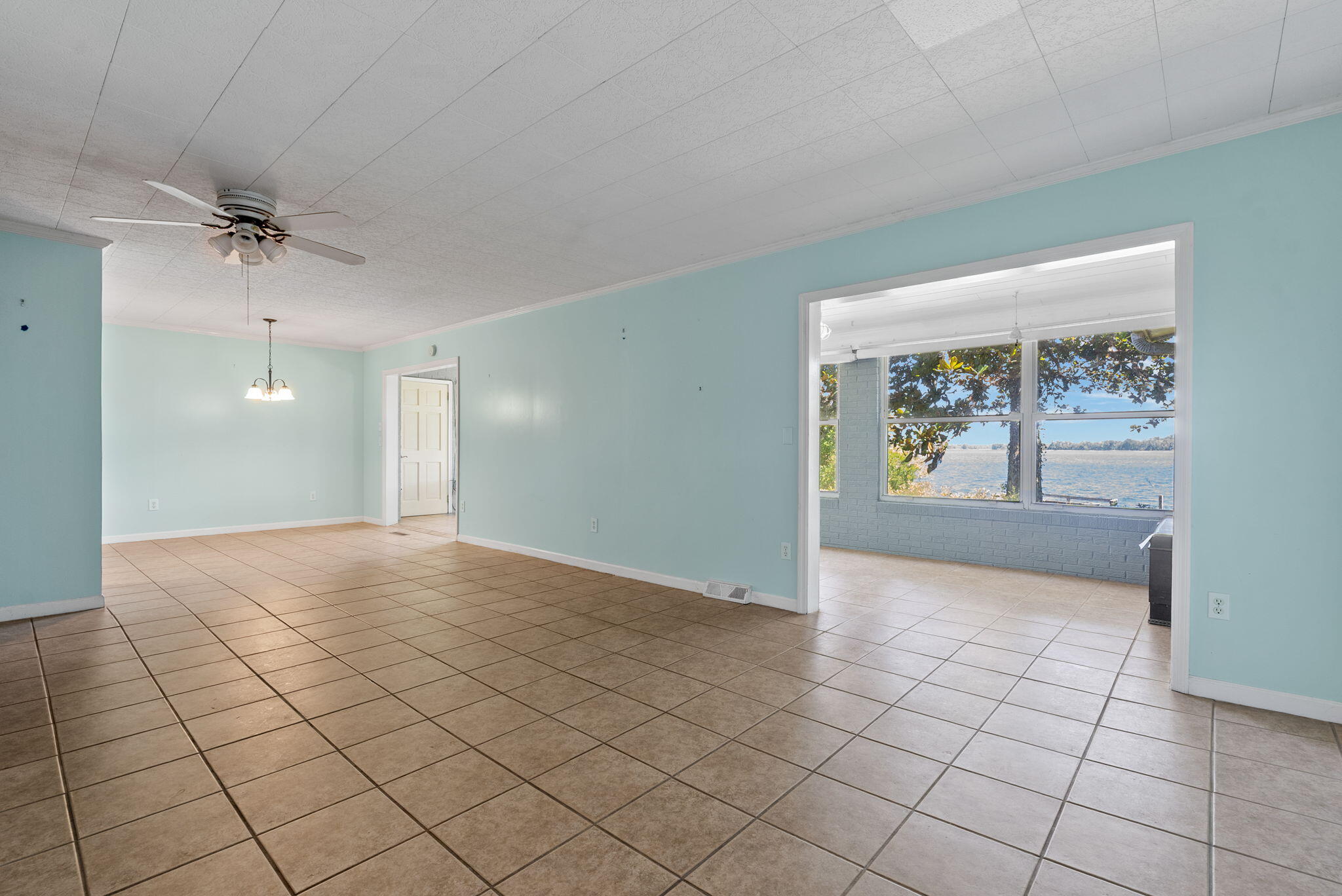 1813 State Rd S-8-560 Moncks Corner, SC 29461 - Photo 15 of 43 Living Room
