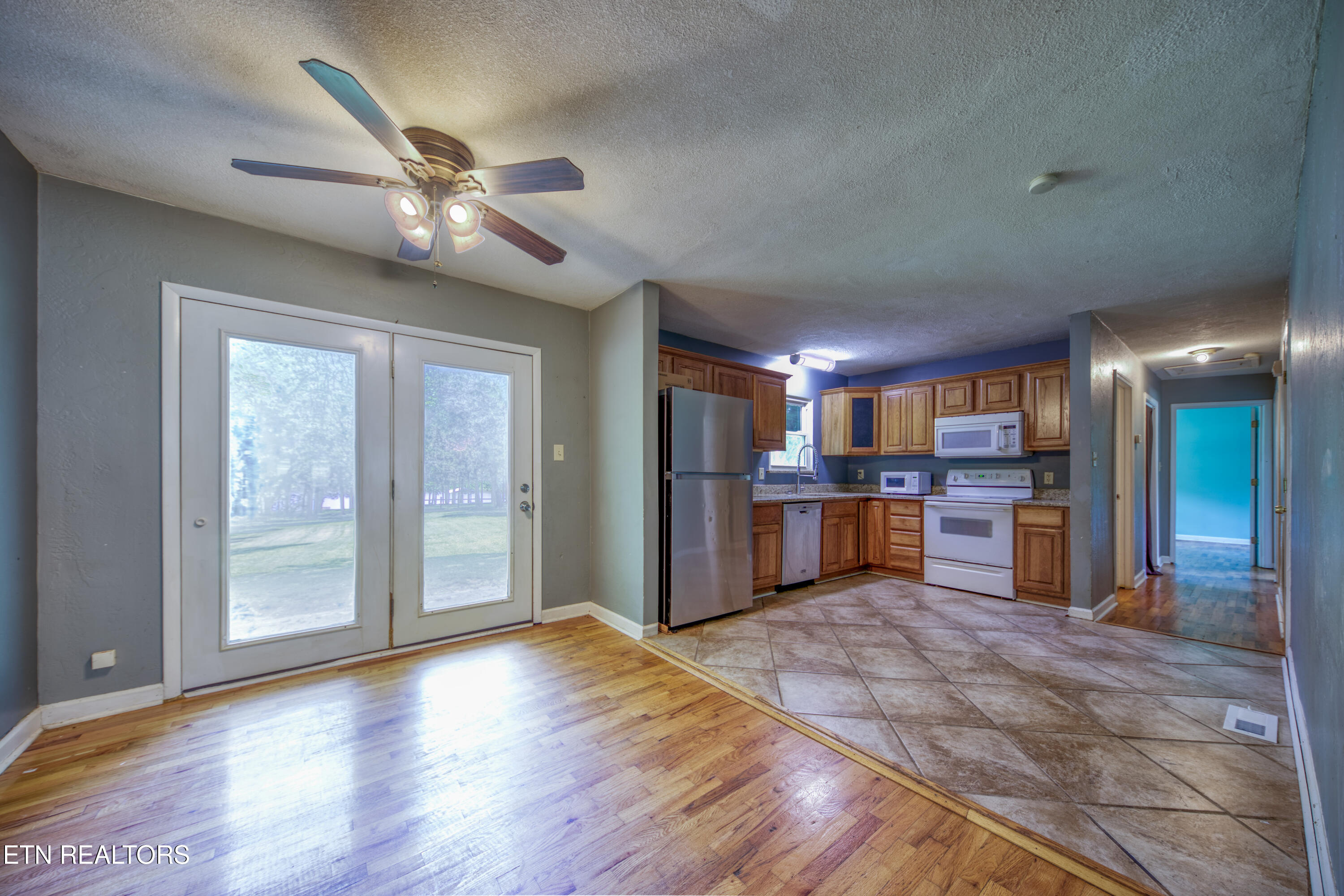 307 Anglers Cove Road Kingston, TN 37763 - Photo 20 of 44 0H3A9565_36_Original