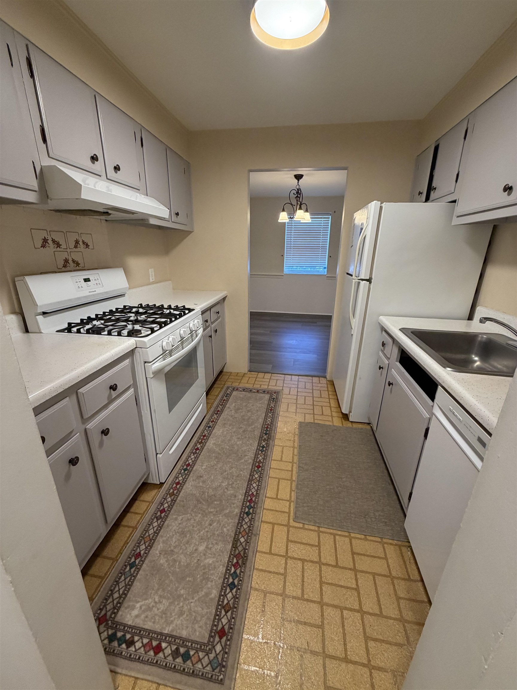 9 Louisburg Square, Unit 5 Nashua, NH 03060 - Photo 11 of 17