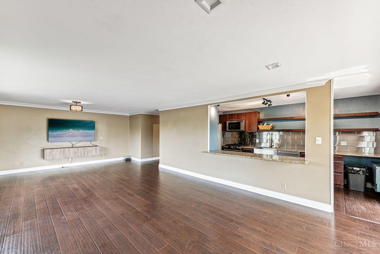 2324 Madison Road, Unit 408 Cincinnati, OH 45208 - Photo 8 of 36 Gallery Image 8