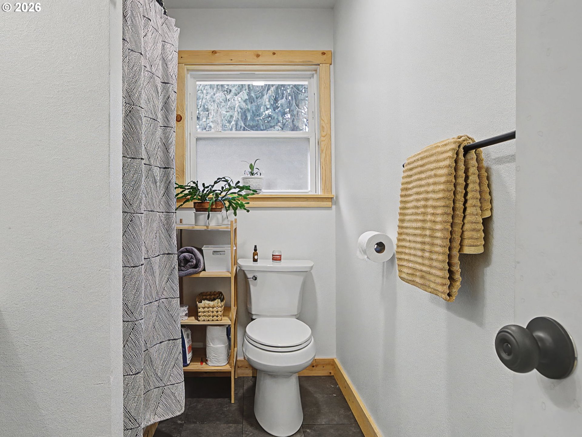 36036 Southeast Gunderson Road Sandy, OR 97055 - Photo 20 of 48 a bathroom with a toilet and a shower