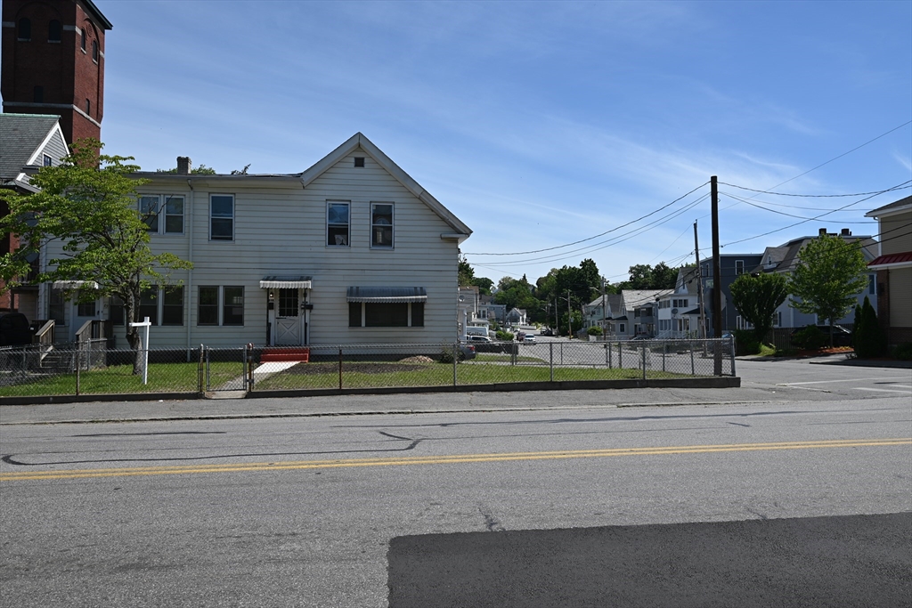 89 Mammoth Road Lowell, MA 01854 - Photo 3 of 38