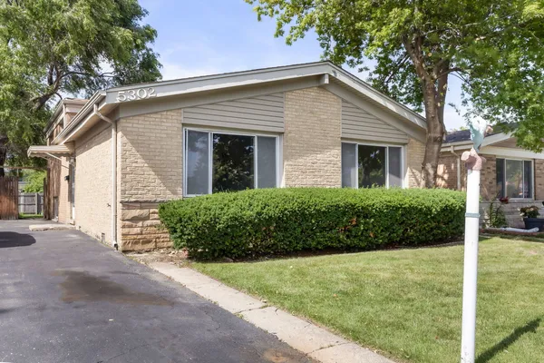 $450,000 | 5302 Jarvis Avenue, Skokie, IL 60077