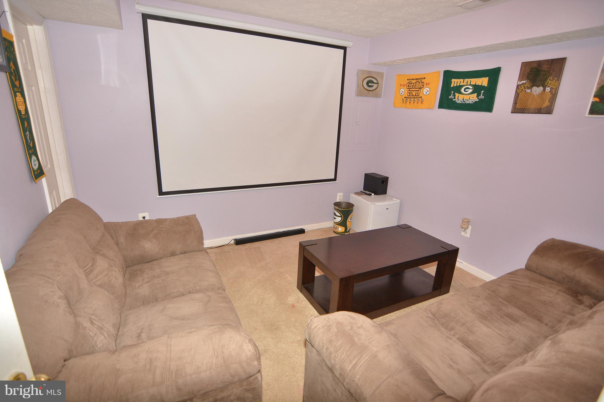 9722 Langley Road Baltimore, MD 21220 - Photo 19 of 30 a living room with furniture