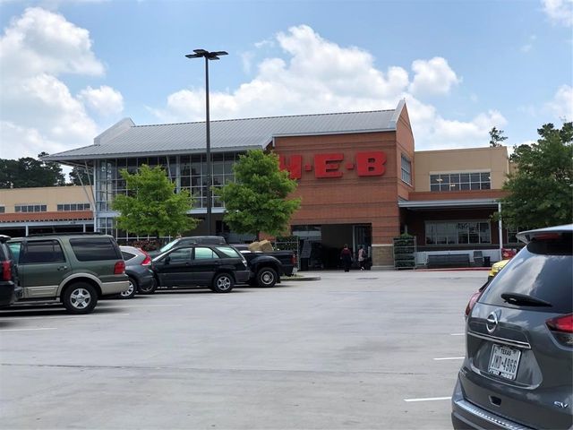 $270,000 | 101 North Villa Oaks Drive, The Woodlands, TX 77382