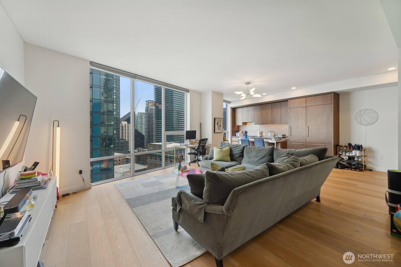 121 Stewart Street, Unit 1908 Seattle, WA 98101 - Photo 6 of 34 Gallery Image 6